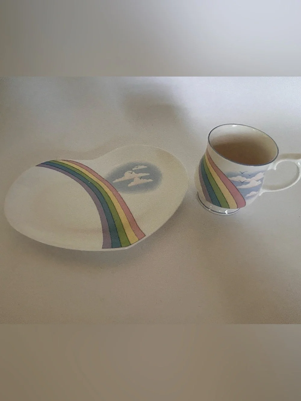 Elizabethan Staffordshire Over Rainbow Fine Bone China Heart Plate Mug VTG 90s